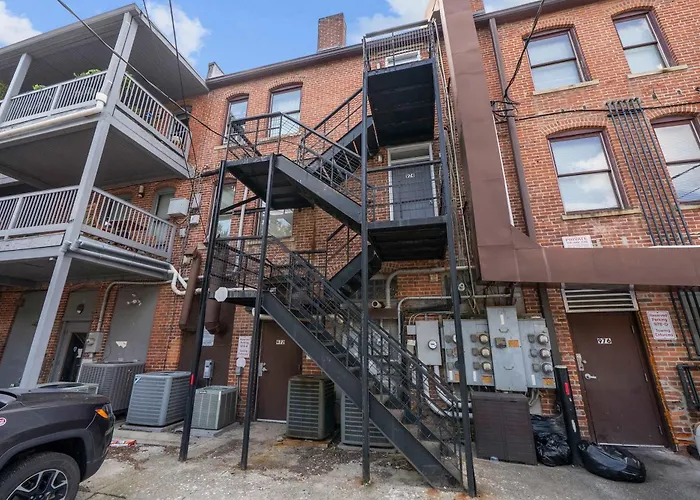 Short North Lounge - For 2 * Columbus