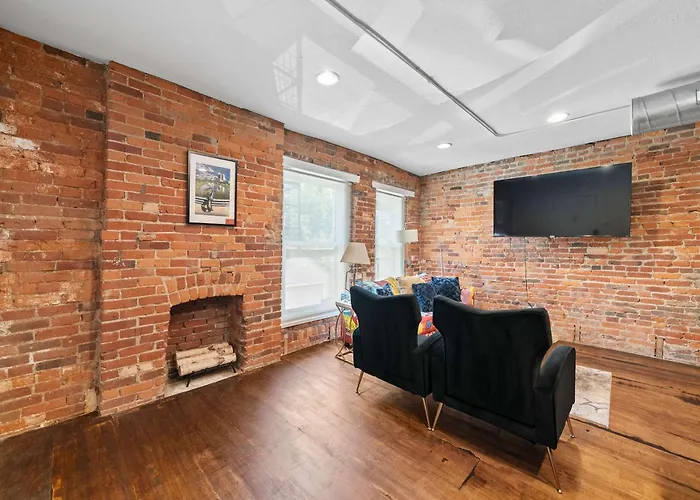 Short North Lounge - For 2