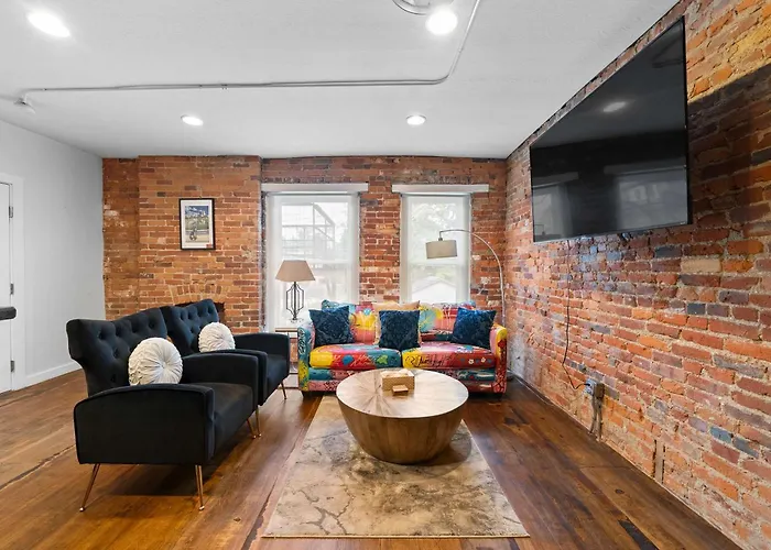 Short North Lounge - For 2 *