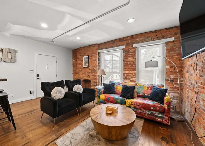 Short North Lounge - For 2
