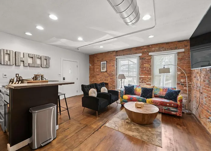 Short North Lounge - For 2 *