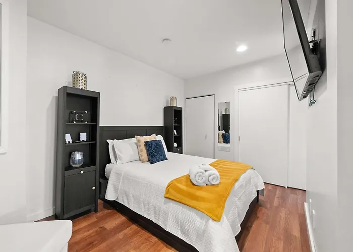 Short North Lounge - For 2 *