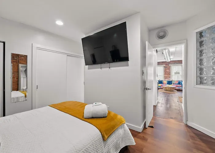 Short North Lounge - For 2 *